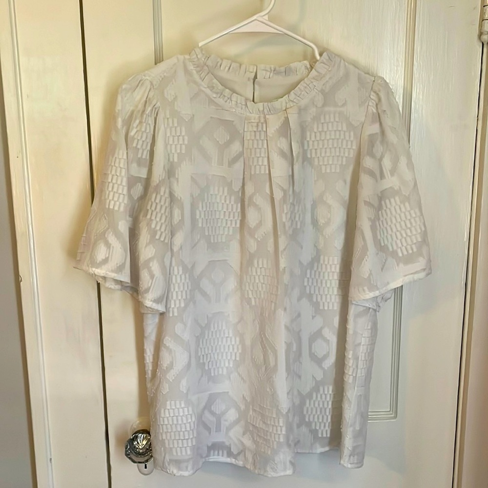 Jade Flounce Sleeve Textured Top. Size L.